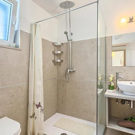 Hébergement de vacances Amazing In Naselje Muzini