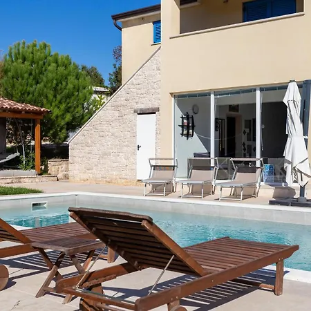 Holiday home Amazing In Naselje Muzini With Wifi *