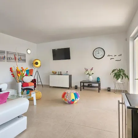 Holiday home Amazing In Naselje Muzini With Wifi Tomisici