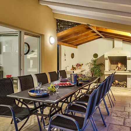 Holiday home Amazing In Naselje Muzini With Wifi *
