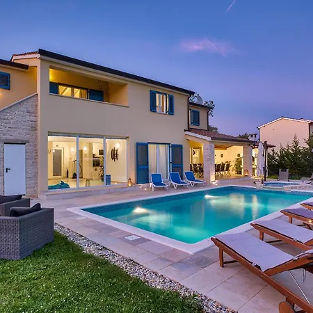 Holiday home Amazing In Naselje Muzini With Wifi Tomisici
