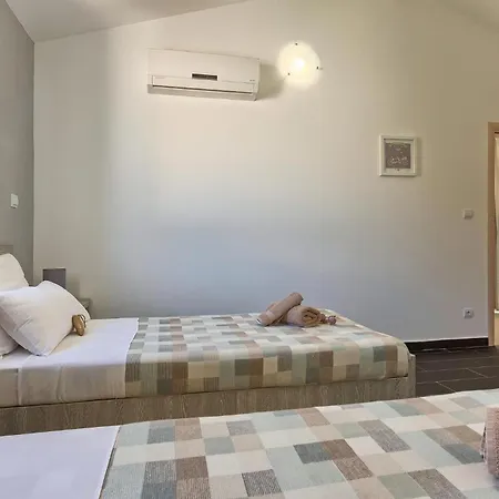 Casa de Férias Cozy In Naselje Muzini With Sauna *