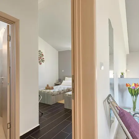 Amazing In Naselje Muzini With Wifi Holiday home Tomisici